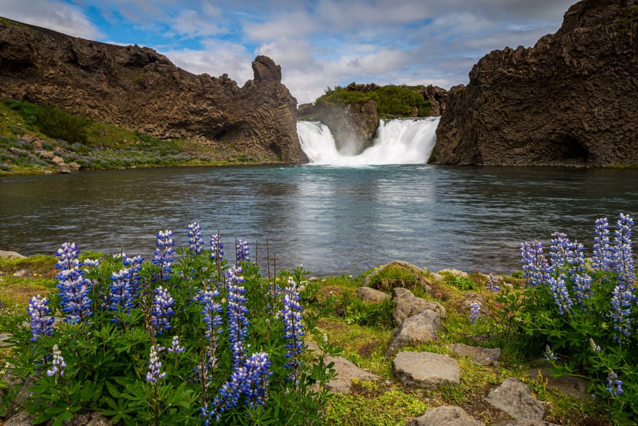 Hjálparfoss — photo by Visit South Iceland